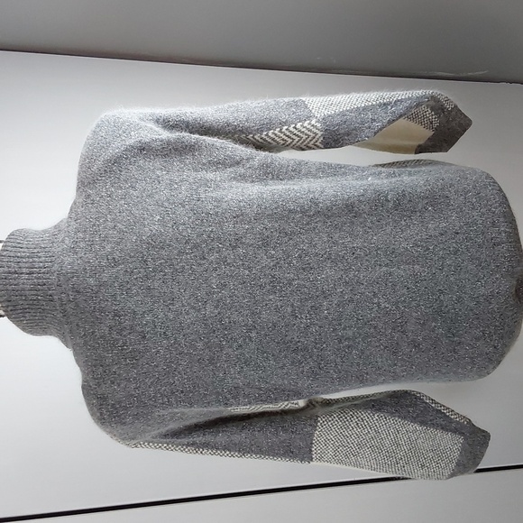 Erika- Gray & Off White Silk / Angora Sweater Checker SOFT Neutral Sz.Medium - Picture 5 of 7